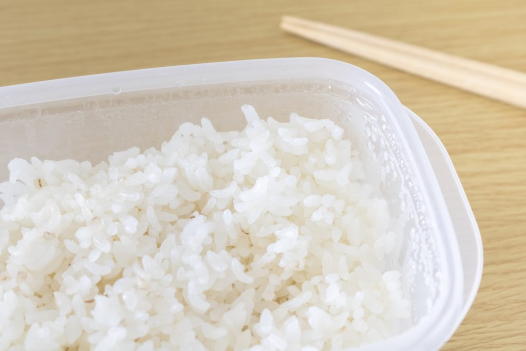 冷凍ご飯の正しい解凍方法とは？ 美味しく冷凍するコツも解説！ - AQレントマガジン