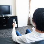 一人暮らしの部屋にテレビは必要か、メリット・デメリットを紹介