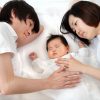 赤ちゃんと添い寝するメリットやリスク、正しい添い寝方法を紹介