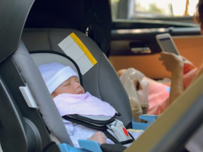新生児用ベビーシートと乳児・幼児兼用チャイルドシートの違いやおすすめの選び方