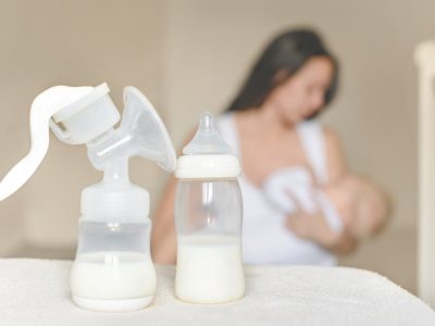 母乳の冷凍・冷蔵・常温の保存方法、保存期間、解凍方法や温め方を解説