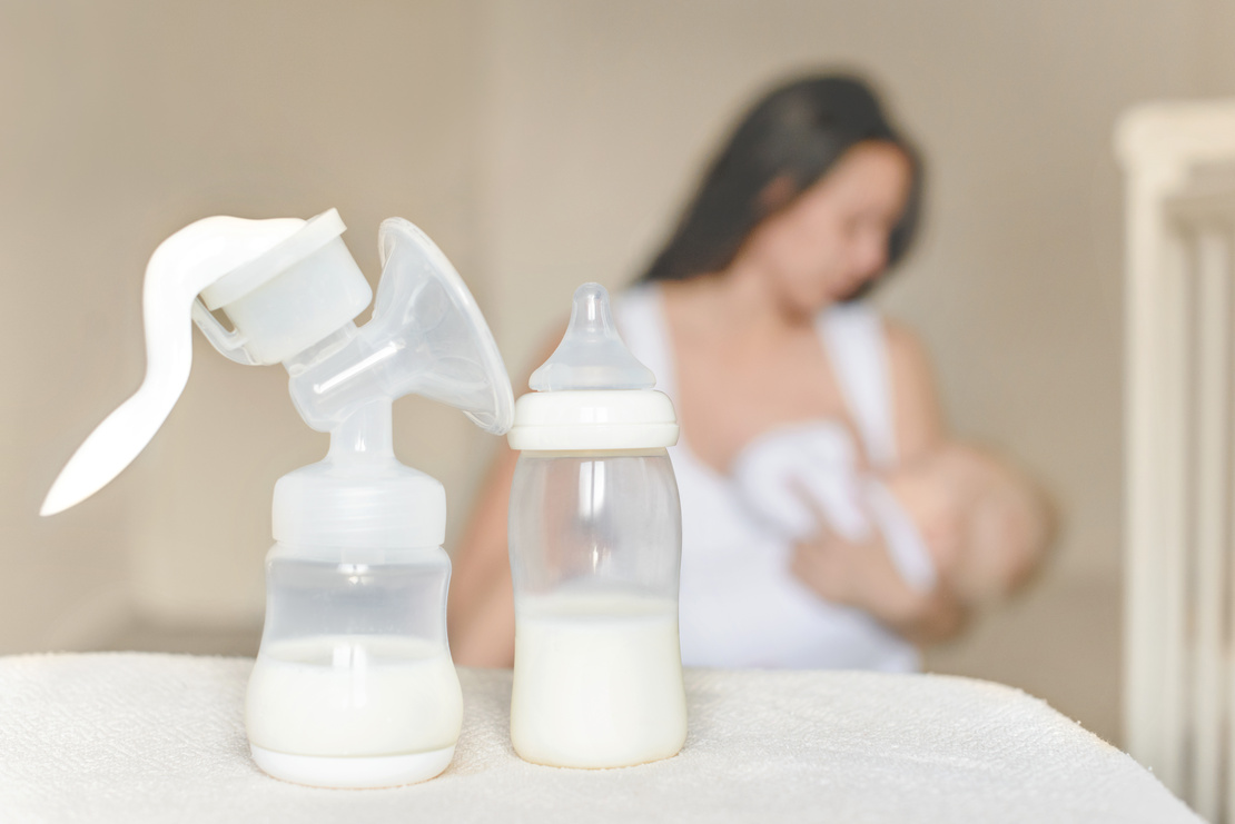 母乳の冷凍・冷蔵・常温の保存方法、保存期間、解凍方法や温め方を解説