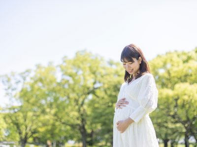 出産準備にかかる費用の平均相場、最低限のお金で抑える節約方法・助成制度を解説