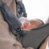 首すわり前の赤ちゃん・新生児から使える抱っこ紐の選び方やおすすめ